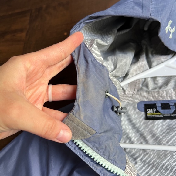 UNDER ARMOUR Women's Blue Hooded Rain Jacket ~ Ladies Size Small - Picture 9 of 11